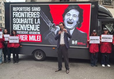 Reporteros Sin Fronteras protestaron contra el presidente Milei en París