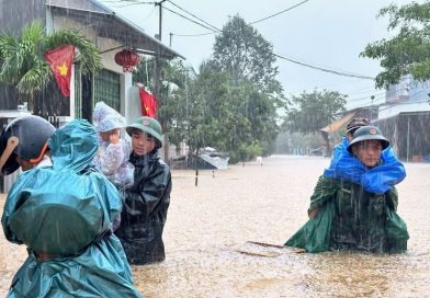 Vietnam moviliza soldados tras intensas lluvias que causan inundaciones y riesgo de deslaves