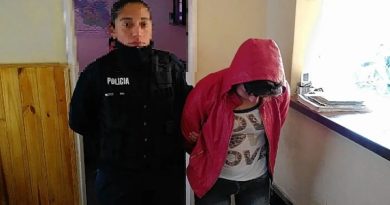 Condenan a una mujer por asaltar a un amigo con un arma y vaciarle la cuenta bancaria