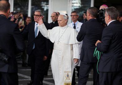 León XIV sale del hospital y regresa al Vaticano tras su operación por un tumor pulmonar