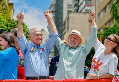 Lula usa “la motosierra” de Milei para arremeter contra Flávio Bolsonaro